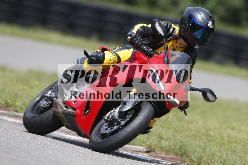 /27 12.06.2025 Ducati Schweiz Trackday Warmup  ADR/blau-bleu/ohne